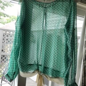 Cute top for summer. Great condition!